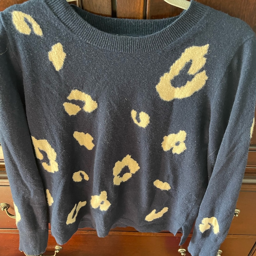 Excellent Condition. J. Crew Cashmere Sweater. Size Large.